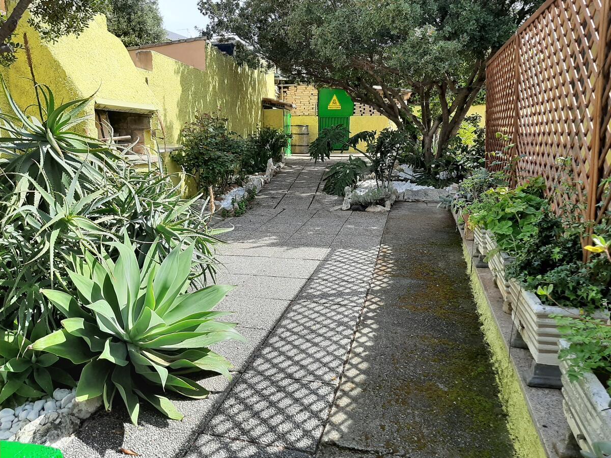 Artistika Golden Apartment Capitana Exterior photo